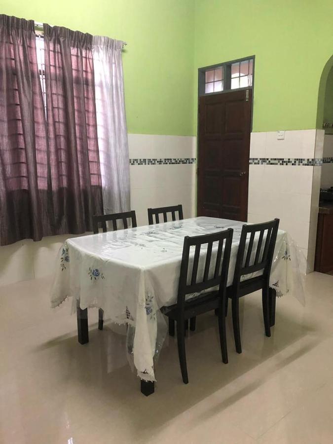 Afza Homestay Sura Free Unifi Kampong Sura Masjid Bagian luar foto